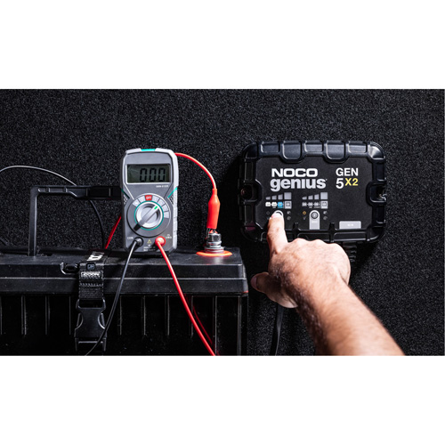 Chargeur de batterie embarqu&eacute; &agrave; 2 sorties de 10 amp&egrave;res Gen5X2 Genius CSL Industriel Inc.