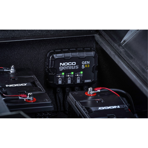 Chargeur de batterie embarqu&eacute; &agrave; 3 sorties de 15 amp&egrave;res Gen5X3 Genius CSL Industriel Inc.