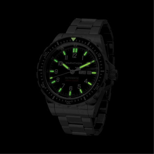 Tr&egrave;s grande montre automatique avec jour/date avec bracelet en acier inoxydable, Num&eacute;rique, &agrave; piles, 46 mm, Argent CSL Industriel Inc.