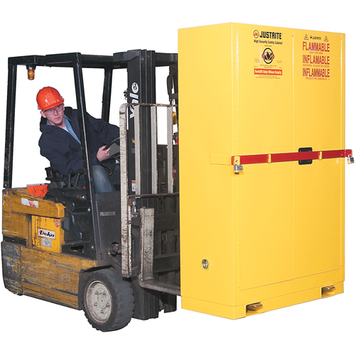 Armoire de rangement haute s&eacute;curit&eacute; avec barre en acier pour produits inflammables, 45 gal., 2 tablettes CSL Industriel Inc.