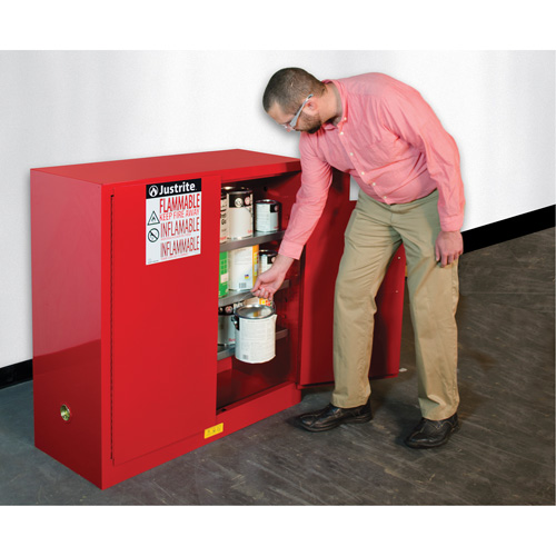 Armoire de s&eacute;curit&eacute; pour la peinture et les encres combustibles EX Sure-Grip, 40 gal., 3 tablettes CSL Industriel Inc.