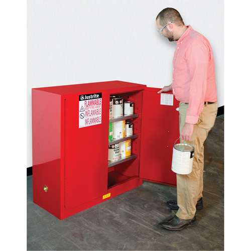 Armoire de s&eacute;curit&eacute; pour la peinture et les encres combustibles EX Sure-Grip, 40 gal., 3 tablettes CSL Industriel Inc.