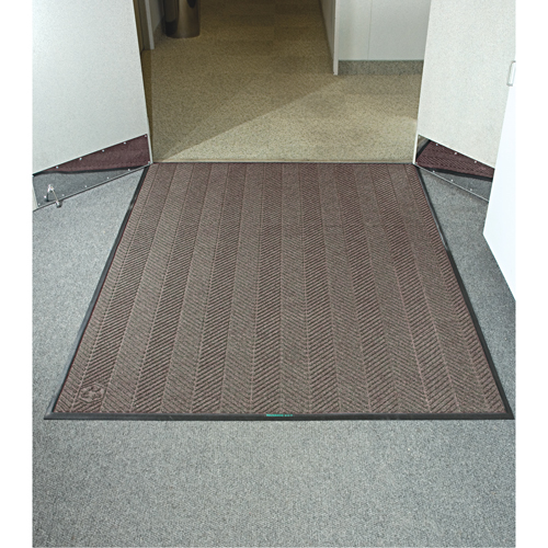 Tapis Waterhog Eco Elite, Essuie-pieds/grattoir, 6' x 6' x 3/8", Brun ch&acirc;taignier CSL Industriel Inc.