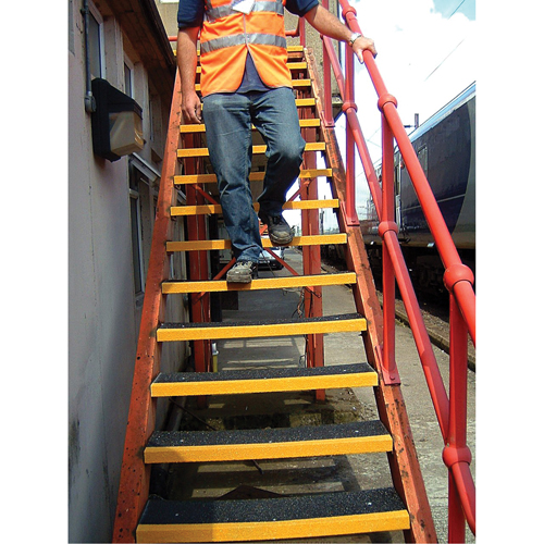 Safestep&reg; Anti-Slip Step Cover, 10" W x 32" L, Black & Yellow CSL Industriel Inc.