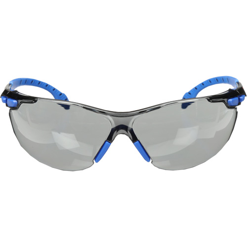 Lunettes de s&eacute;curit&eacute; Solus avec lentilles Scotchgard, Lentille Grise/fum&eacute;e, Antibu&eacute;e, R&eacute;pond ou surpasse la norme CSA Z94.3 CSL Industriel Inc.