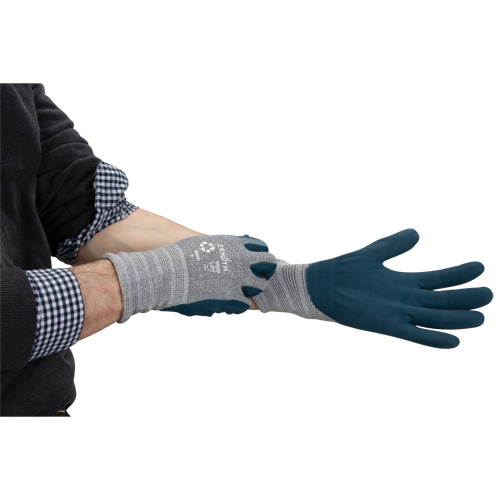 Eco-Friendly Lightweight Coated Gloves, 8, Foam Nitrile Coating, 15 Gauge, Polyester/RPET Shell CSL Industriel Inc.