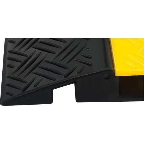 Protecteur de c&acirc;bles en polyur&eacute;thane, 3 canaux, 35,43" lo x 19,69" la x 3" h CSL Industriel Inc.