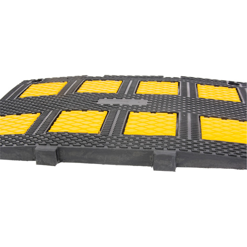 Middle Speed Hump, Rubber, 3' L x 20" W x 2" H CSL Industriel Inc.