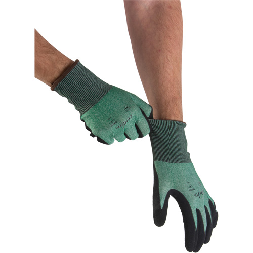 Gants l&eacute;gers et haute dext&eacute;rit&eacute; r&eacute;sistants &agrave; la coupe, Taille 11, Calibre 21, Rev&ecirc;tement Mousse de nitrile, Enveloppe en Acier inoxydable/PEHP, ASTM ANSI niveau A3 CSL Industriel Inc.