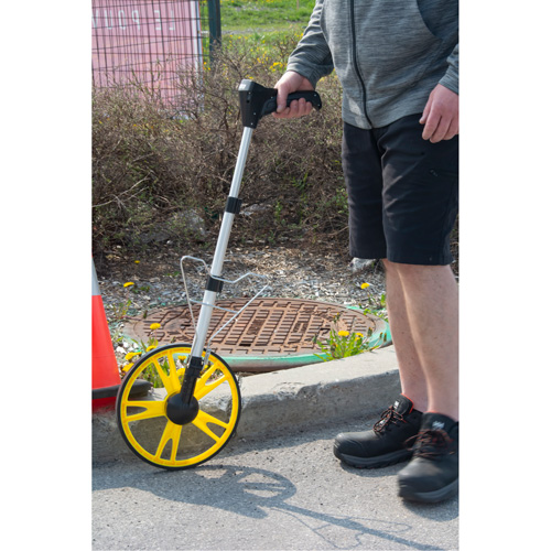 Roue d'arpentage num&eacute;rique, 12,5"/31,8 cm, Gamme de 99999,9 m, Pieds/m&egrave;tres CSL Industriel Inc.