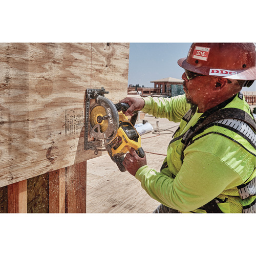 FlexVolt&reg; Worm Drive Style Saw (Tool Only), 7-1/4", 60 V CSL Industriel Inc.