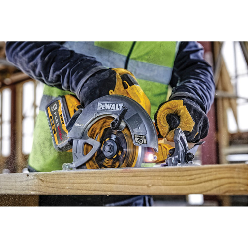 Ensemble de scie circulaire sans balai Flexvolt Max avec frein &eacute;lectrique, 7-1/4", 60 V CSL Industriel Inc.