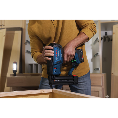 Ensemble cloueuse de finition de calibre 18 avec batterie Standard Power, 18 V, Lithium-ion CSL Industriel Inc.
