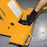 Yellow Jackit Transmission Jack, 2.2 Ton(s) Lifting Capacity CSL Industriel Inc.