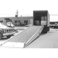 Rampe de chargement mobile, 16 000 lb Capacit&eacute;, 72" la x 30' lo CSL Industriel Inc.