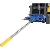 P&ocirc;le de transport de tapis pour chariot &eacute;l&eacute;vateur, 108-1/2" longueur, Install&eacute; sur fourche, Capacit&eacute; de 2500 lb CSL Industriel Inc.
