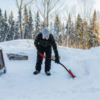 Yukon Snow Shovel, Polypropylene Blade, 18" Wide, Ergonomic D-Grip Handle CSL Industriel Inc.