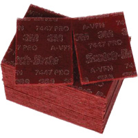 Tampons manuels Scotch-Brite 7447, Oxyde d'aluminium, 9" x 6", Grain Tr&egrave;s fin CSL Industriel Inc.