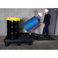 Ultra-Spill Pallet mod&egrave;le &eacute;conomique, 4 barils, Capacit&eacute; de d&eacute;versement 66 gal. US, 53" x 53" x 11,8" CSL Industriel Inc.