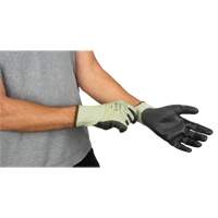 Gants &eacute;lastiques &eacute;cologiques sans coutures r&eacute;sistants &agrave; la coupe, Taille 10, Calibre 13, Rev&ecirc;tement Polyur&eacute;thane, Enveloppe en PEHP/rPET, ASTM ANSI niveau A4 CSL Industriel Inc.