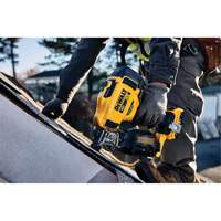 Ensemble de cloueuse 15° sans fil pour bobine de toiture, 20 V, Lithium-ion CSL Industriel Inc.