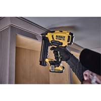 Cloueuse de finition sans fil cal 18 XR, 20 V, Lithium-ion CSL Industriel Inc.